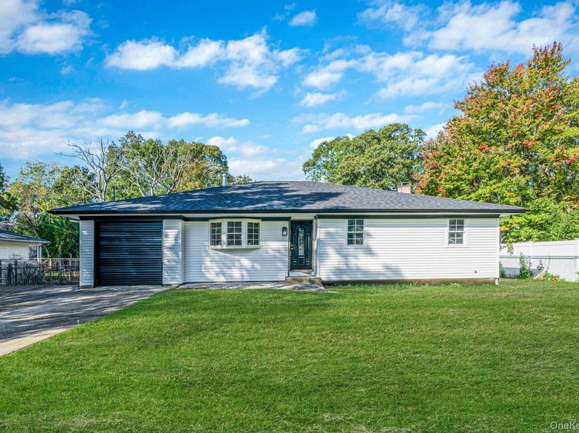 6 Dourland Road, Medford NY 11763
