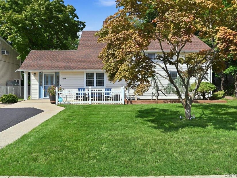 136 Tardy Lane S, Wantagh NY 11793