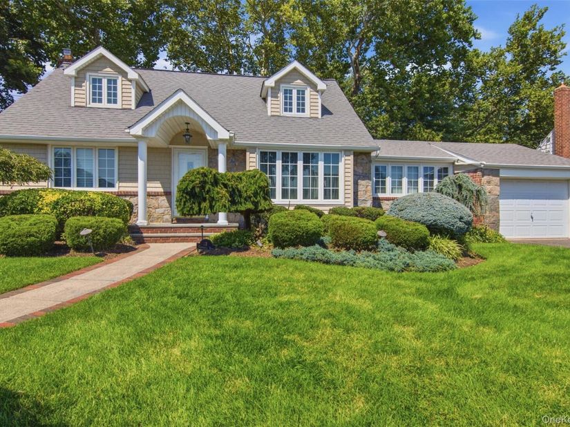 3 Cromwell Road, Carle Place NY 11514