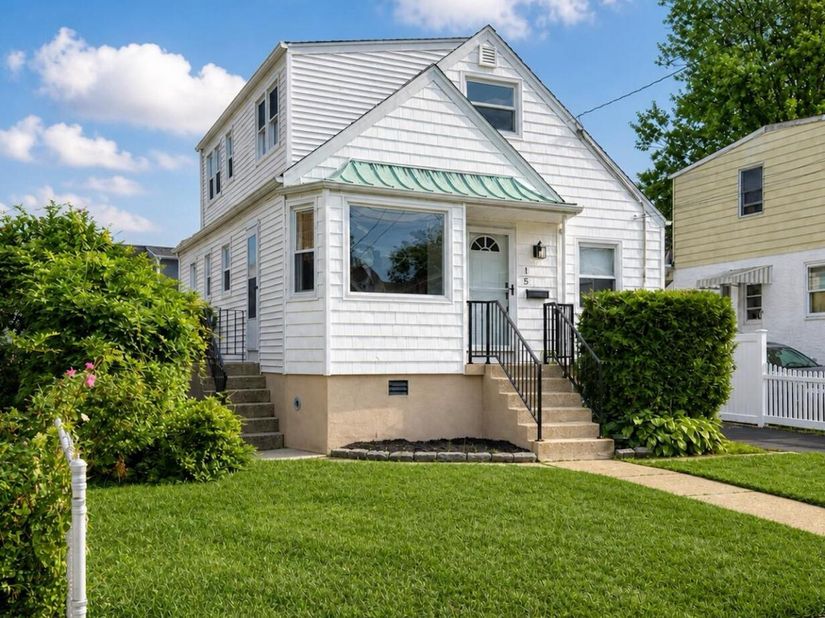 15 Berkshire Road, Merrick NY 11566