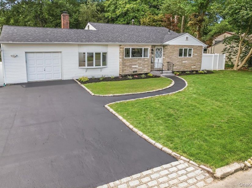 260 W 24th Street, Deer Park NY 11729