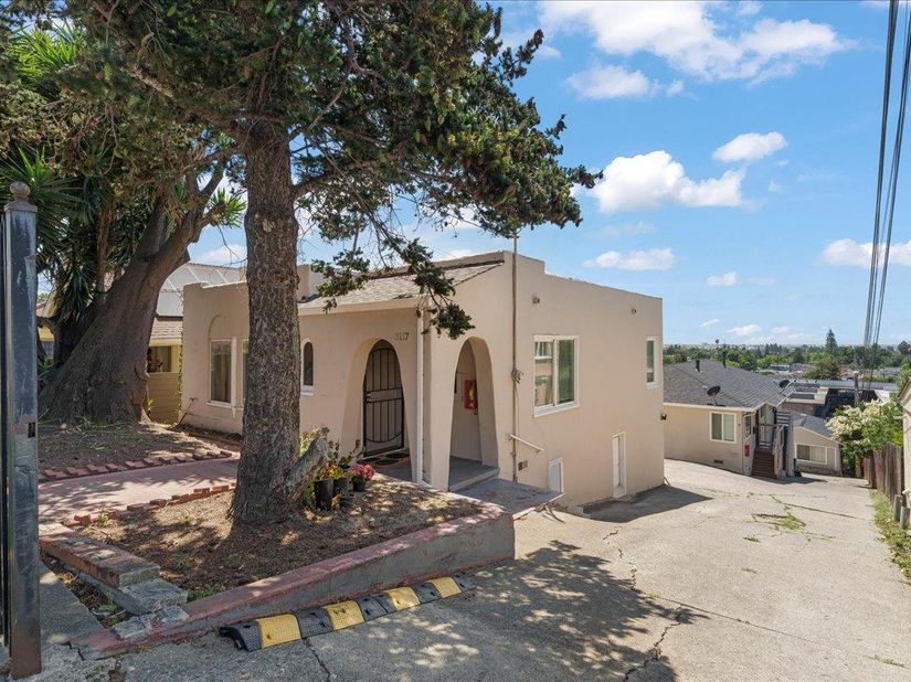 8117 Ney Avenue, Oakland CA 94605