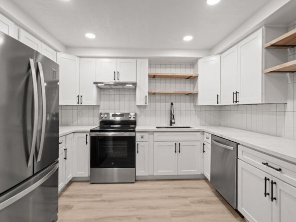 1033 Crestview Drive 207, Mountain View CA 94040