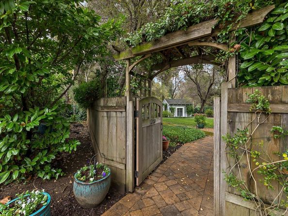 1200 Woodland Avenue, Menlo Park CA 94025