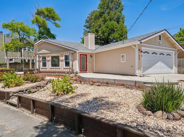 407 Columbus Street, Half Moon Bay CA 94019