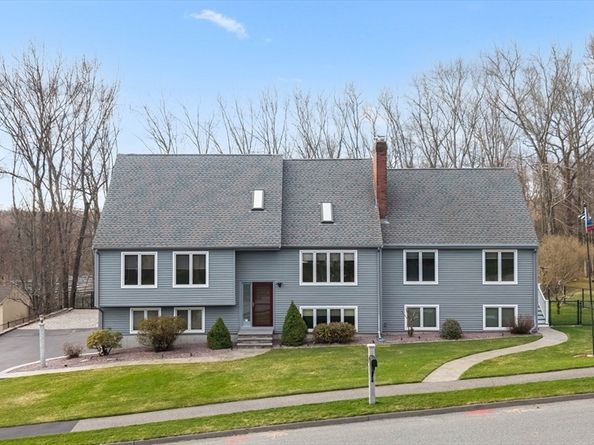 16 Flint Pond Rd, Worcester MA 01604