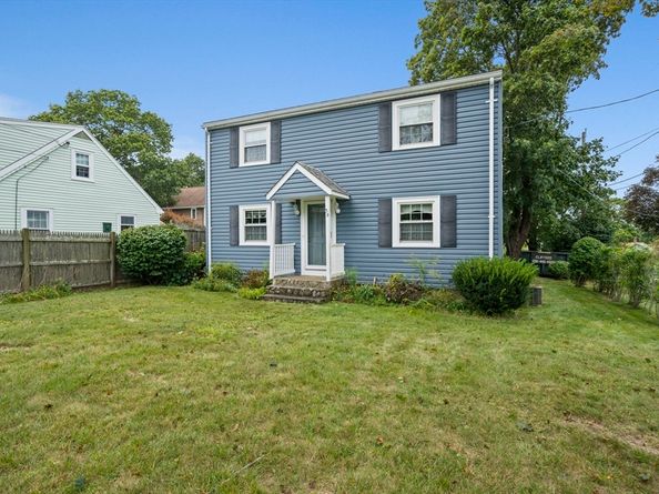 38 Idlewell St, Weymouth MA 02188