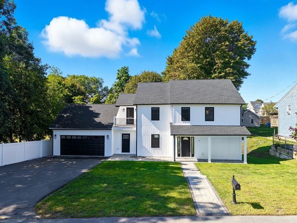 15 Lakeside Dr, Shrewsbury MA 01545