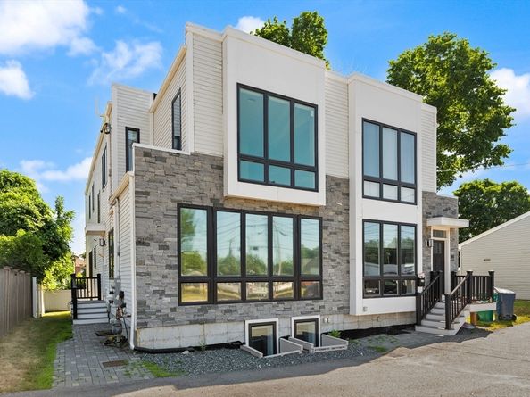 91 Crafts St 91, Newton MA 02458
