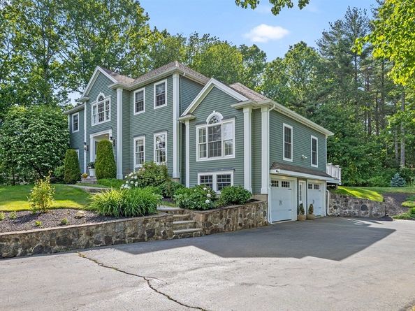 11 Jones Rd, Middleton MA 01949