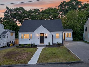 8 Bartlett St