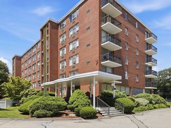 20 Hammond Pond Pkway