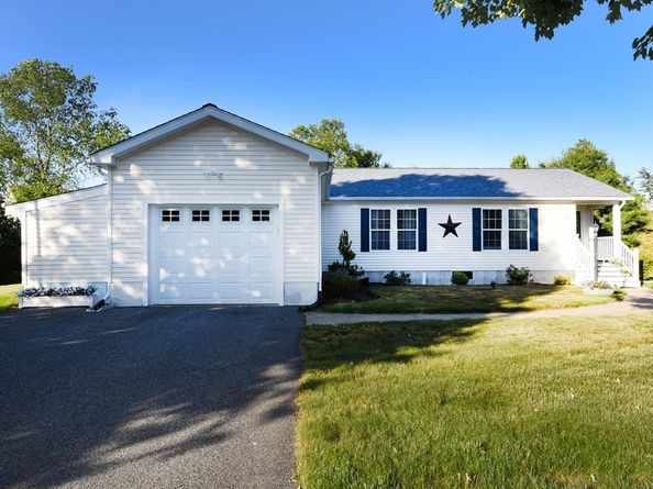4402 Pheasant Ln, Middleboro MA 02346