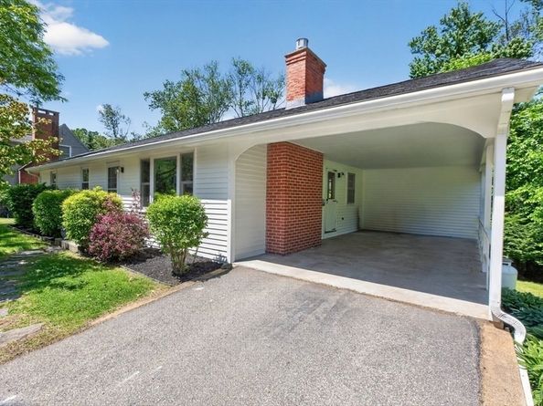 60 Pinedale St, Southbridge MA 01550