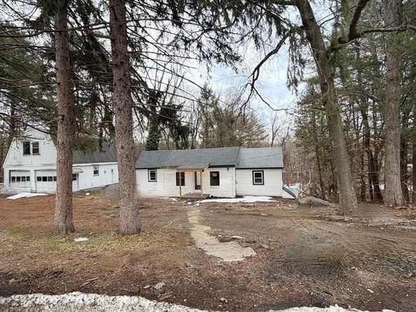 35 Lindbergh St, Clinton MA 01510