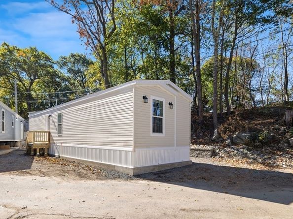 98 Newbury 2B, Danvers MA 01923