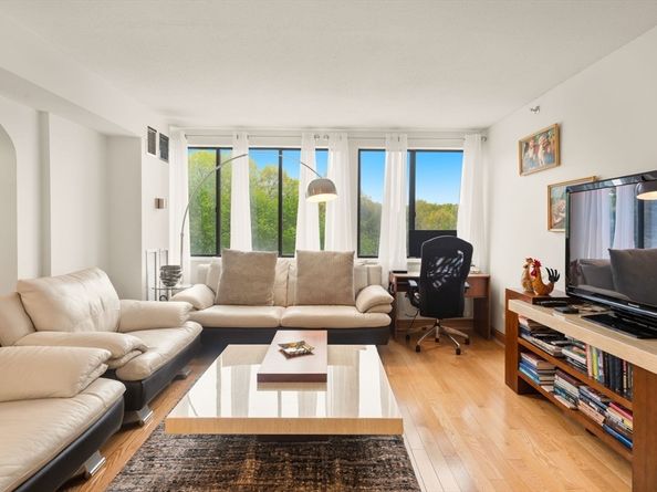 250 Hammond Pond Parkway 609S, Newton MA 02467