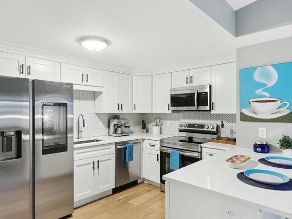 115 W 7th St 3, Boston MA 02127