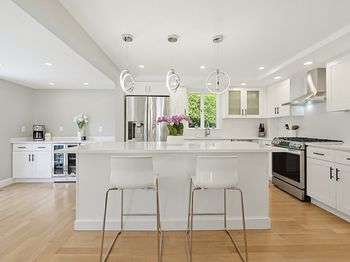 8 Woodbury Ave