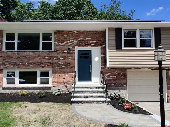 15 Sunset Dr, Randolph MA 02368