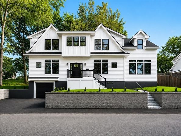 98 Evans Rd, Marblehead MA 01945