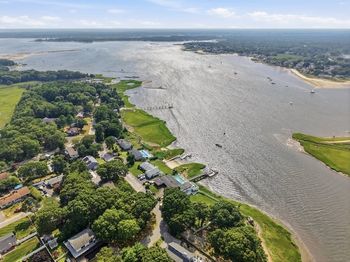 79 Edgewater Dr
