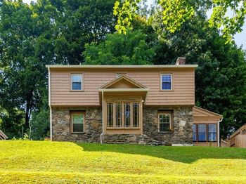 30 Saint Elmo Rd