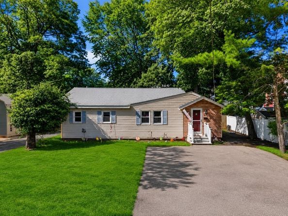 24 Temple St, Tewksbury MA 01876