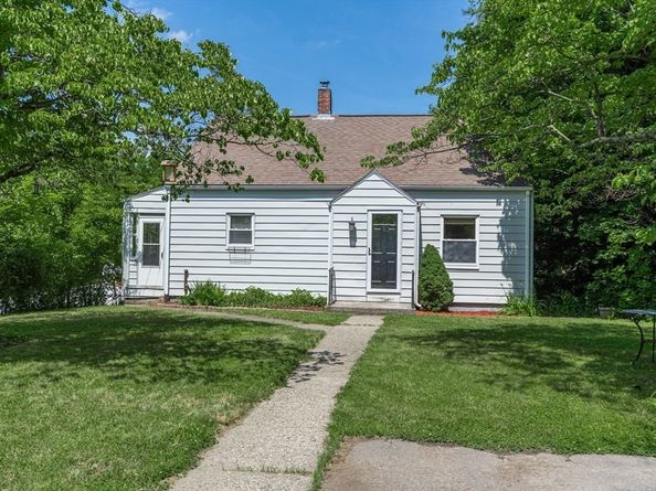 152 Southbridge Rd, Dudley MA 01571