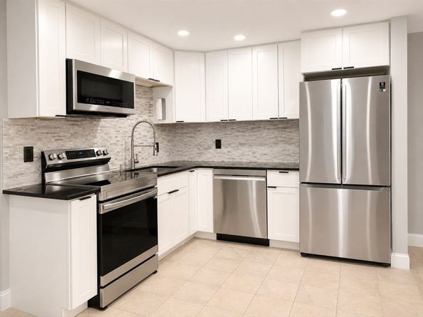 39 Randolph Dr 39, Tewksbury MA 01876