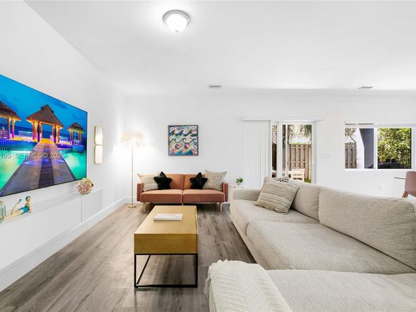 1123 NE 23rd Ter, Pompano Beach FL 33062