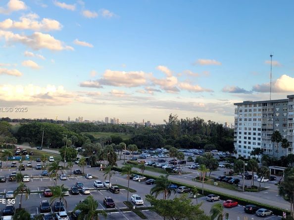 4001 Hillcrest Dr 705, Hollywood FL 33021