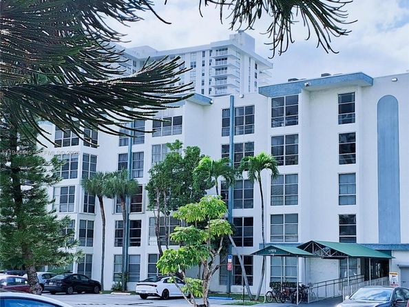 17570 Atlantic Blvd 104, Sunny Isles Beach FL 33160