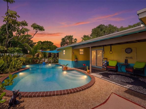 737 SW 2nd Ct, Hallandale Beach FL 33009