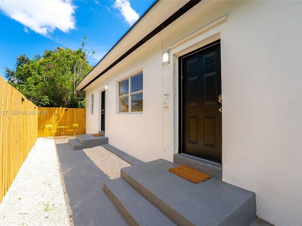 7031 NW 6th Ct, Miami FL 33150