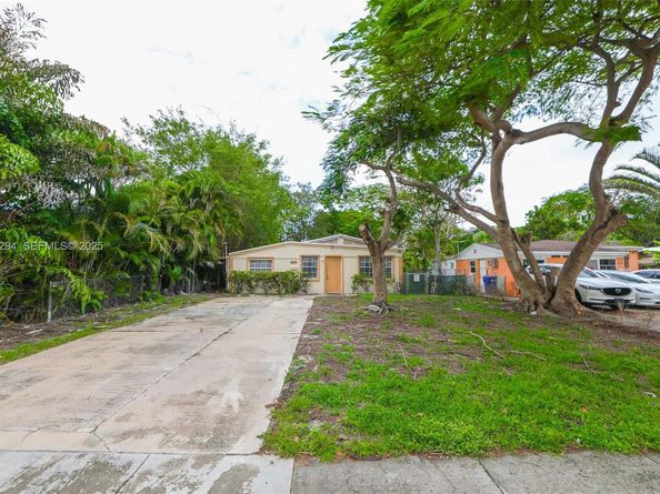 2063 NE 173rd St, North Miami Beach FL 33162