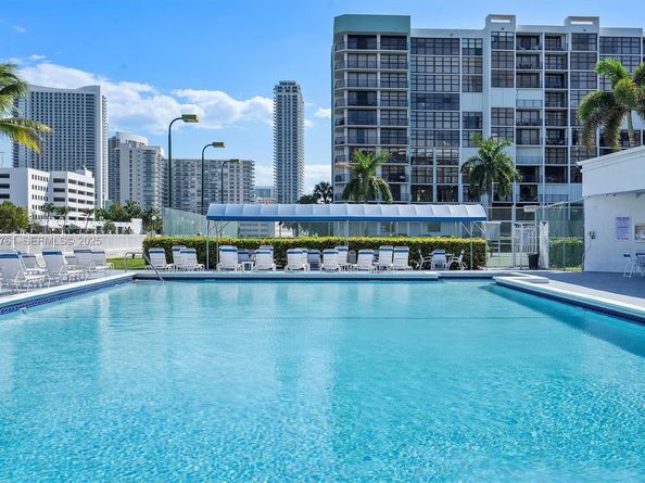 600 Parkview Dr 831, Hallandale Beach FL 33009