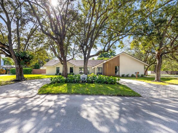 8120 SW 162nd St, Palmetto Bay FL 33157