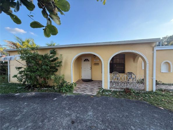 1150 NE 142nd St, North Miami FL 33161