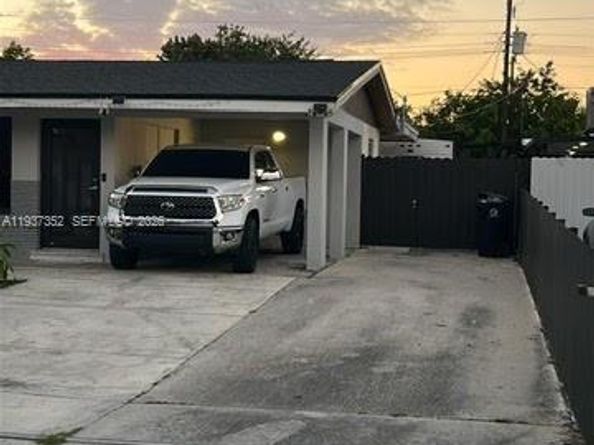 2041 NW 30th Way, Fort Lauderdale FL 33311