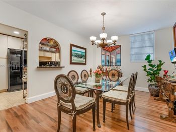 90 Edgewater Dr