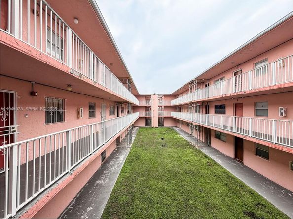 19761 SW 114th Ave 338, Miami FL 33157