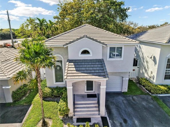 9913 NW 2nd St, Plantation FL 33324