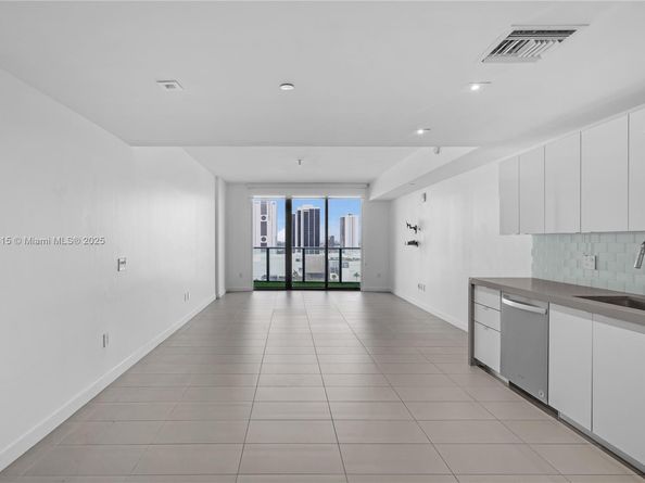 1600 NE 1st Ave 1402, Miami FL 33132