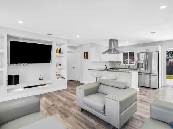 330 N 70th Ave, Hollywood FL 33024