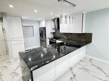 1100 W 35th St