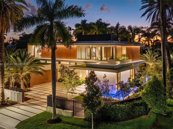 1800 W 27th St, Miami Beach FL 33140