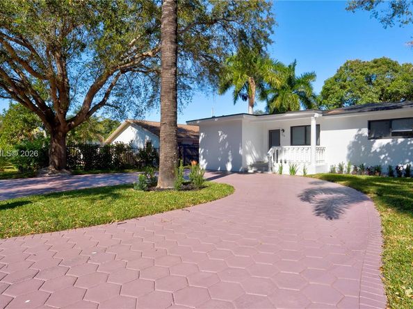 315 NE 160th Ter, Miami FL 33162