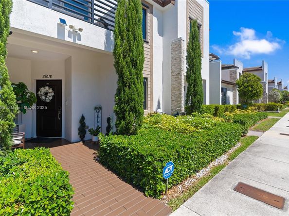 21018 NE 8th Ave 21018, Miami FL 33179