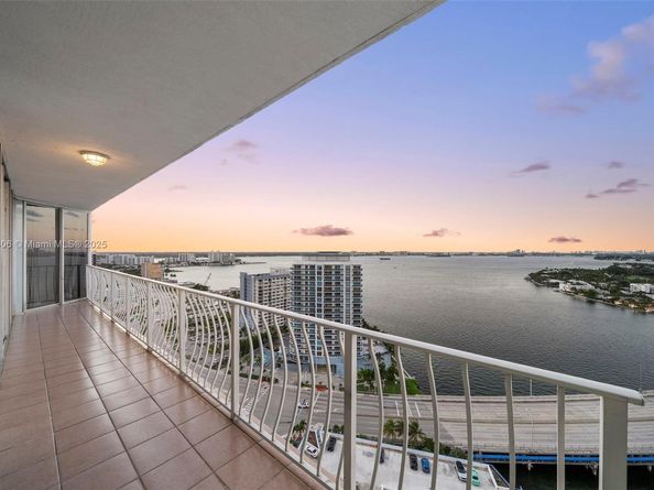 7601 E Treasure Dr PH216, North Bay Village FL 33141